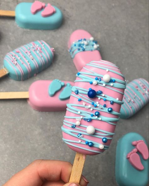 Stitch Cakesicles, Gender Reveal Cakesicles, Baby Shower Cakesicles, Cakesicles Ideas, Martha May, Gender Reveal Dessert, Chocolate Business, Chocolate Designs, Pop Ideas