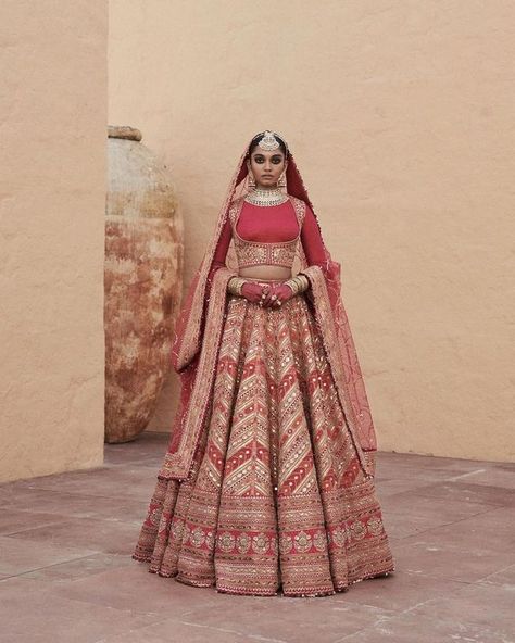 Sabyasachi Lehenga Price : So, How Much Does a Sabya Lehenga Really Cost? Sabyasachi Blouses, Sabyasachi Lehenga Cost, Sabyasachi Collection, Fancy Collar, Best Indian Wedding Dresses, Lehenga Red, Sabyasachi Lehenga, Indian Bride Outfits, Indian Bridal Lehenga