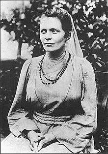 Sister Nivedita was a devotee of Swami Vivekananda and friend of Sarada Devi the spiritual consort of the Ramakrishna. Download her entire works here. Sister Nivedita, Indian Freedom Fighters, Bengali Culture, Indian Legends, Margaret Elizabeth, Famous Novels, History Of India, Swami Vivekananda, Divine Mother