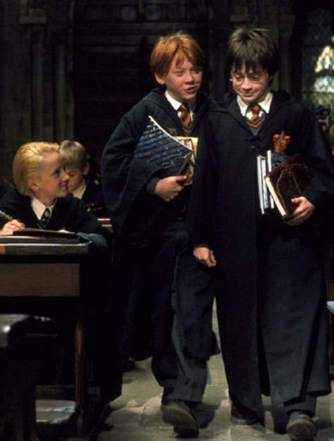 Draco Malfoy (Tom Felton), Ron Weasley (Rupert Grint) & Harry Potter (Daniel Radcliffe) - Harry Potter Film Harry Potter, Ron And Harry, Daniel Radcliffe Harry Potter, Rupert Grint, The Sorcerer's Stone, Chamber Of Secrets, Lord Voldemort, Harry Potter Film, Harry Potter Love