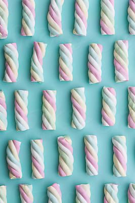 Colorful Candy Photography, Marshmallow Background, Candy Gummies, Food Photography Cake, Sweets Photography, Candy Photography, Candy Pictures, Lolli And Pops, International Snacks