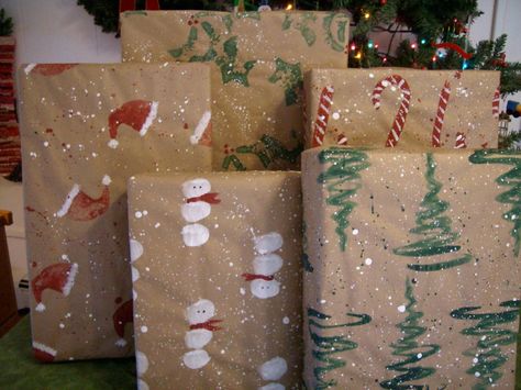 Diy Christmas Wrapping Paper, Beautiful Christmas Wrapping, Craft Paper Wrapping, Christmas Wrapping Diy, Xmas Wrapping Paper, Christmas Crafts For Adults, Gift Wrapping Inspiration, Fun Christmas Crafts, Creative Gift Wrapping