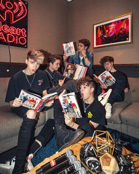 JUST GOT MY BOOK ITS SO GOOOD AHHHHHHHHHHHHHHHHHHHHHHHHHHHHHHHHHHHHHHHHHHHHHH Why Don't We Wallpaper, Why Dont We Imagines, Why Dont We Band, Man Band, Jonah Marais, Zach Herron, Why Dont We Boys, Jack Avery, Ordinary Girls