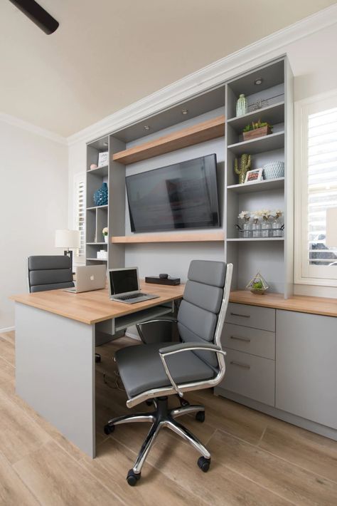 T Desk Office Layout, Multiuse Office Room Ideas, Double Desks Home Office, Office With Greenery, Office Double Desk, Modern Home Office With Couch, Small Home Office Ideas Workspaces, Small Showroom Ideas, Basement Office