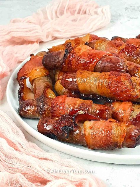 Air fryer pigs in a blanket with bacon (British) - Air Fryer Yum Little Smokies Wrapped In Bacon, Queso Appetizers, Bacon Wrapped Lil Smokies, Shortcake Trifle, Super Easy Casseroles, Little Smokies Recipes, Smokies Recipe, Bacon Wrapped Smokies, Little Smokies