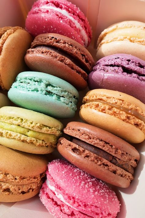 Where to Eat in Paris, France -- Where to find the BEST food in Paris -- the best restaurants, cafes, and bakery suggestions for every meal of the day! Food In France, Where To Eat In Paris, Food France, Food In Paris, Eat In Paris, Kue Macaroon, Best Restaurants In Paris, France Food, Laduree Paris