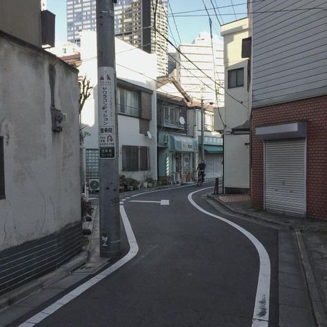 Quiet Photos, Empty Street, Japan Architecture, Japan Street, Japan Aesthetic, Aesthetic Japan, Gray Aesthetic, Winding Road, Japanese Aesthetic