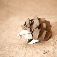 Origami Hedgehog, Dragon Origami, Origami Tattoo, Origami Lucky Star, Origami Paper Folding, Origami Star Box, Paper Blog, Origami And Quilling, Cute Origami