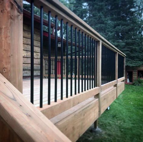 Backyard Ideas Wood Deck Railing With Black Round Metal Balusters Wood Deck With Metal Railing, Wood Deck Black Railings, Black Metal Railings Outdoor, Black Metal Deck Railing, Wood And Metal Deck Railing, Wood Deck With Black Railing, Black Deck Railing Ideas, Black And Wood Deck, Decking Railing Ideas