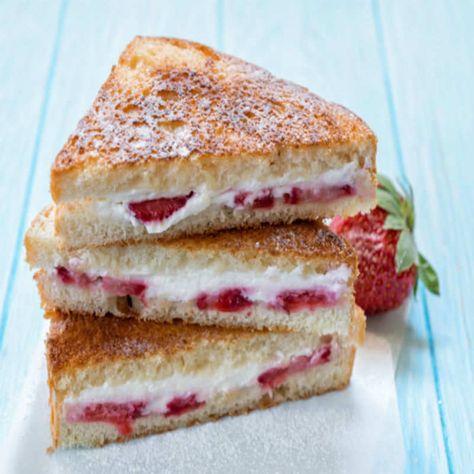 Cream Cheese Sandwich, Sandwich Recipe Videos, French Toast Sandwich, Cream Cheese Sandwiches, Cheese Sandwich Recipes, Stuffed French Toast, Sandwich Ingredients, Sweet Coffee, Strawberry Cream Cheese