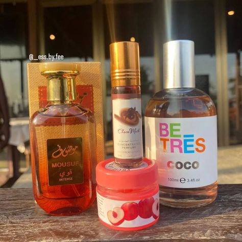 A chocolate musk combo, consisting of; • betres coco • mousuf 30ml EDP • peach lip balm • 6ml perfume oil Price: 140 cedis • • • • • #smellgoodonabudget #arabicperfume #perfumecombo #smallbusiness #summerscents Fragrance Pairings, Peach Lip Balm, Perfume Oil, Perfume Collection, Perfume Oils, Mens Fragrance, Smell Good, Lip Balm, Scents