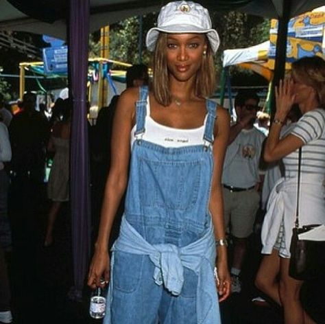 tyra banks 90s Overalls Outfit, 90s Overalls, Overalls 90s, 90s Fashion Outfits Hip Hop, Baggy Overalls, Fashion Guys, Bucket Hat Outfit, 90s Fashion Outfits Hip Hop Party, 90s Fashion Women