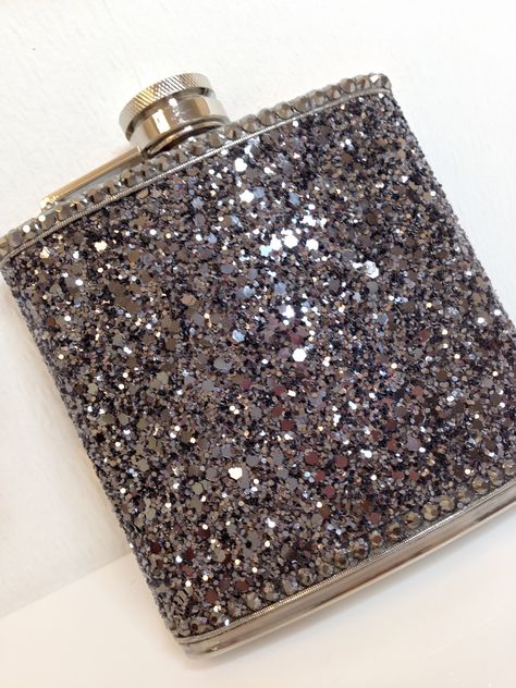 Drink Hip Flask decorated with Glitter and Hematite Crystals Whisky Flask, Wine Flask, Whiskey Flask, Cooking With White Wine, Wine Expert, Hematite Crystal, Serving Wine, Wine Refrigerator, Money Ideas