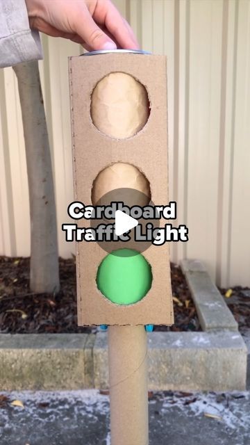 Makedo Cardboard Projects, Traffic Light Activity For Kids, Traffic Light Crafts For Kids, Traffic Light Art, Diy Traffic Light, Diy Cardboard Toys, Cardboard Crafts Kids, Cardboard Creations, Cardboard Rolls