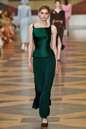 Ulyana Sergeenko Couture Fall 2018 [ PHOTOS ] – WWD Russian Clothes, Ulyana Sergeenko, Collection Couture, Older Women Fashion, Women Fashion Edgy, Event Outfit, Fall Fashion Trends, Fall 2018, Couture Collection