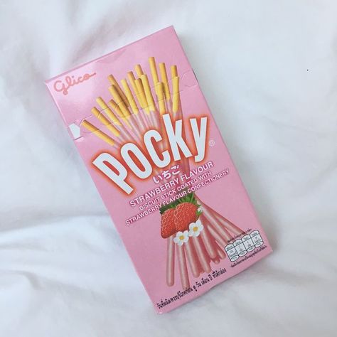 Pocky Cake, Hello Kitty Makeup, Korean Snacks, Cute School Stationary, Grad Party Decorations, Japanese Candy, Pink Foods, Food Picks, Japanese Snacks