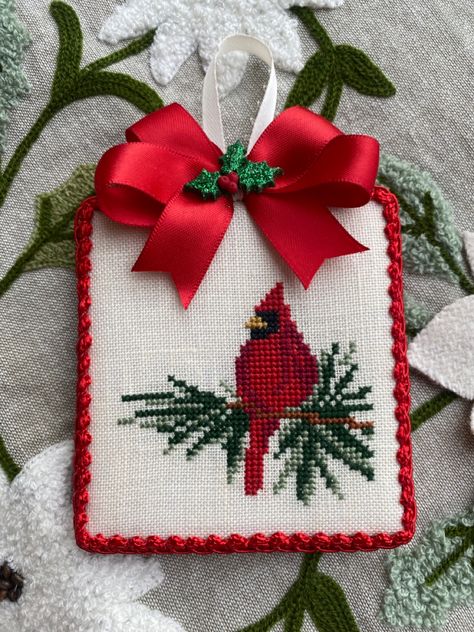 Counted Cross Stitch Christmas Ornaments, Cardinal Cross Stitch Pattern, Christmas Cross Stitch Ornaments, Cardinal Cross Stitch, 123 Cross Stitch, Holiday Cross Stitch Patterns, Cross Stitch Tutorial, Christmas Embroidery Patterns, Holiday Cross Stitch