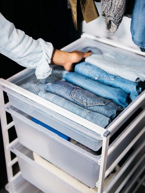 Organized jean drawer // organizing tips Jeans Organization, Bathroom Closets, Front Hall Closet, Jean Organization, Pro Organizer, Simply Organized, Junk Drawers, Small Studio Apartment, Cabinets Drawers