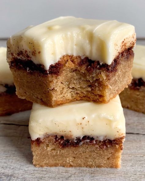 Fitwaffle Kitchen on Instagram: “CINNAMON ROLL BLONDIES 😍 If you love cinnamon rolls, you need try these blondies!! They’re soft and fudgy, with a crunchy, sugary,…” Cinnamon Roll Blondies, Blondies Recipe, Cream Cheese Icing, Daily Recipes, Cinnamon Swirl, Icing Sugar, Plain Flour, How Sweet Eats, Egg Yolk