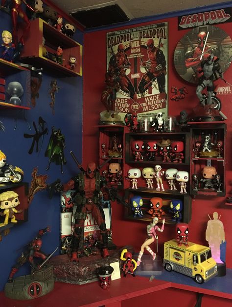 Another part of our Marvel collection with DEADPOOL and GWENPOOL Funko Pop, Funko Dorbz, Rock Candy, Quantum Mechanix, Jada Metal cast and Diamond Select Gallery! Deadpool Bedroom Ideas, Deadpool Room Decor, Marvel Room Ideas, Nerd Room Ideas, Deadpool Funko Pop, Collectors Room Ideas, Comic Book Rooms, Funko Pop Display Ideas, Marvel Bedroom