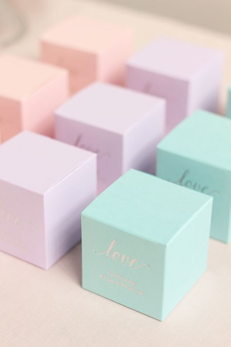 Pastel Wedding Favors, Pastel Party Favors, Pastel Packaging, Pastel Luxury, Celeb Hairstyles, Pastel Desserts, Wedding Cake Boxes, Favor Table, Pastel Jewelry