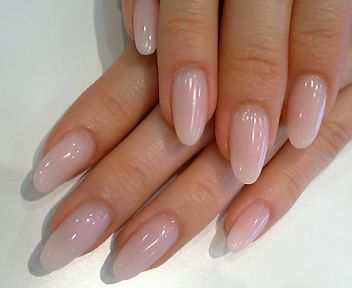 Discovered by Ruth. Find images and videos on We Heart It - the app to get lost in what you love. Short Classy Nails, Milky Nails, Nagellack Trends, Her Nails, Classic Nails, Soft Nails, Jelly Nails, Neutral Nails, Minimalist Nails