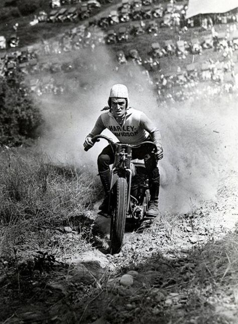 . Dirt Bike Quotes, Old School Pictures, Harley Davidson History, Harley Davidson Museum, Vintage Harley Davidson Motorcycles, Motorcycle Ride, Classic Harley Davidson, Old Motorcycles, Vintage Motocross