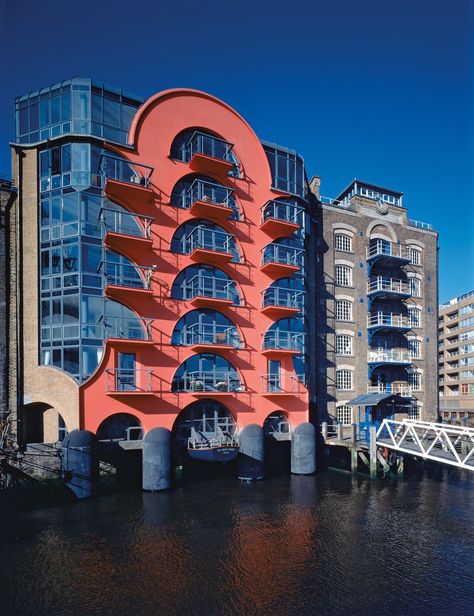 London's Most Iconic Postmodern Buildings Britain Architecture, Southwark London, Conversation Images, Postmodern Architecture, Pretty Buildings, Post Modern Architecture, Form Follows Function, Isle Of Dogs, Blue Building