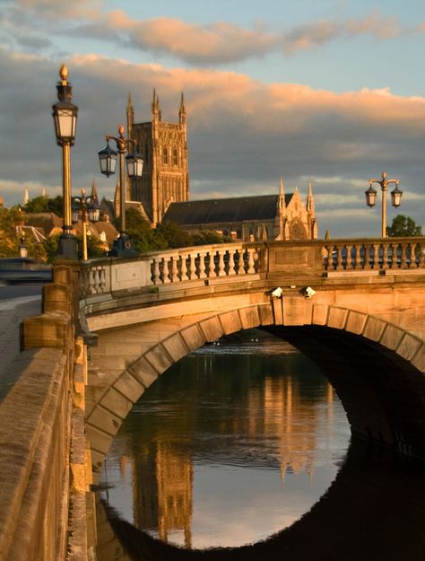 Sunset Bridge, Worcester Cathedral, River Severn, Kingdom Of Great Britain, England And Scotland, A Bridge, Incredible Places, English Countryside, Jolie Photo