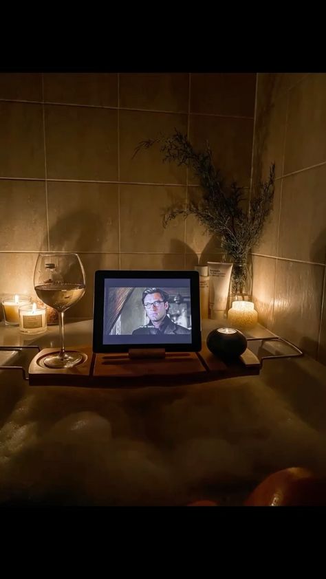 Taking Bath Aesthetic, Bath Aesthetic Girl, Aesthetic Baths, Bath Time Aesthetic, Bathtub Goals, Bath Tub Aesthetic, Candlelit Bath, Mid 30s, Aesthetic Bath