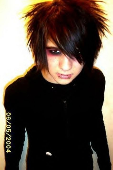 woah... take a loo at this!!! wierd seeing him with a full head of hair cx Skrillex Haircut, Haircuts Emo, Emo Haircuts, Sonny Moore, Boys Hairstyles, Hipster Haircut, Guy Haircuts Long, Emo Men, Long Haircuts