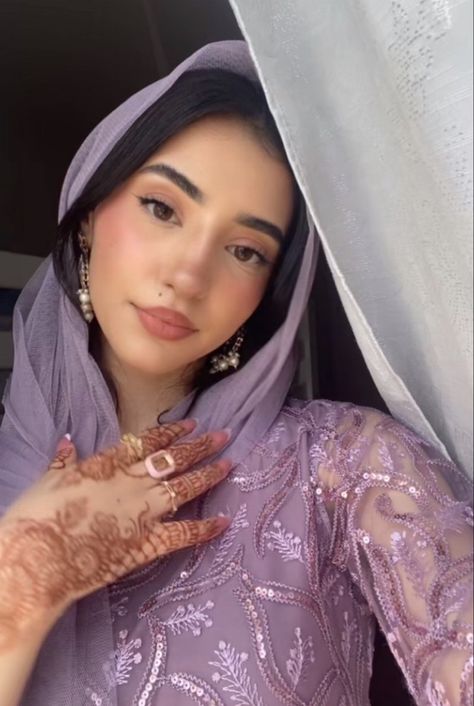 #eidmubarak #hijab #hijabfashion #hijabstyle #fyp #explore #makeup #makeuptutorial #makeuplover Desi Makeup Looks, Pakistan Makeup, Desi Makeup, Pakistani Makeup Looks, Eid Makeup, No Make Up Make Up Look, Pakistani Makeup, Traditional Makeup, Eid Looks