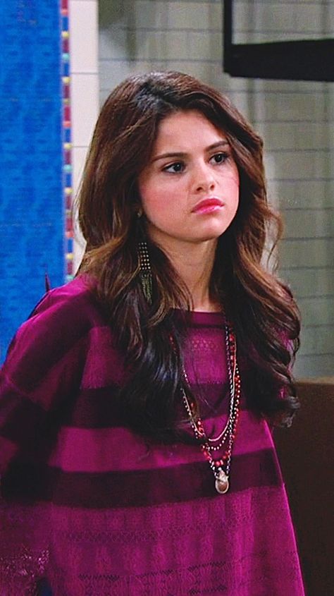 Selena Gomez Wizard Of Waverly Place, Alex Russo Outfits, Wizard Oc, Young Selena Gomez, Wizard Of Waverly Place, 2000s Disney, Argumentative Antithetical Dream Girl, Dollete Coquette, Galaxy Edge