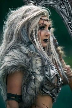 Viking Makeup, Vikings Halloween, Viking Warrior Woman, Viking Aesthetic, Viking Cosplay, Group Cosplay, Viking Costume, Viking Women, Viking Hair