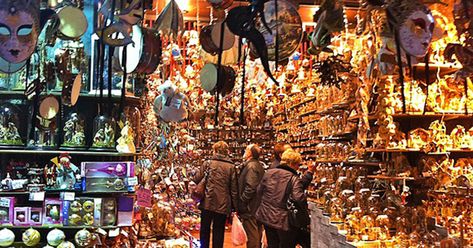 the best places where to go to do shopping in Naples: where to buy typical neapolitan craftamanship, where to find fashion, high end and cheap shoppin Italy Trip Planning, Shopping In Italy, Napoli Italy, Landmarks Art, Bucket List Vacations, San Gregorio, Ceramic Shop, Naples Italy, Rome Travel