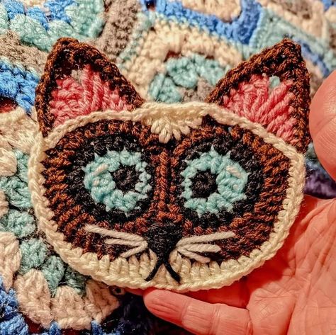 Crochet Bunting, شال كروشيه, Granny Square Pattern, Granny Square Crochet Patterns Free, Crochet Cat Pattern, Freeform Crochet, Crochet Applique, Crochet Squares, Crochet Cat