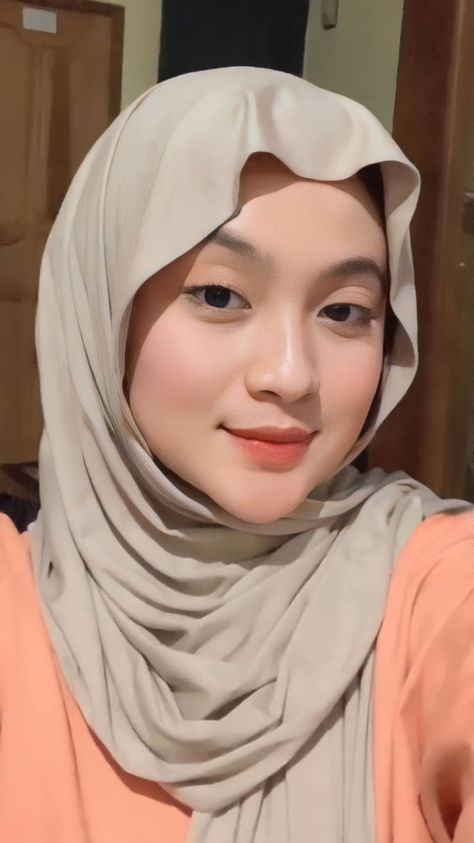 Cantik apa ngga? Beautiful Eyes Pics, Pashmina Hijab Tutorial, Tutorial Hijab, Hijab Aesthetic, Hijabi Aesthetic, Style Hijab, Beautiful Muslim Women, Hijabi Girl, Hijab Tutorial