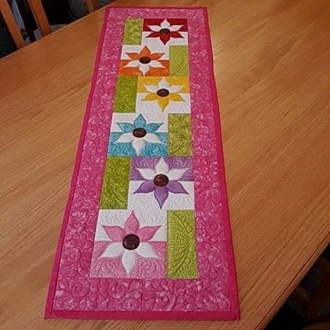 Christmas Runners, Quilted Flower, Flower Table Runner, Poinsettia Table Runner, Applique Table Runner, Quilt Blocks Easy, Window Table, Easter Table Runners, Spring Table Runner