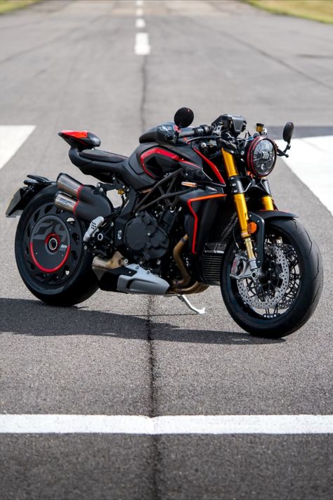 MV Agusta Rush 2020 Hyper Naked style Aesthetic Bikes, Aesthetic Bike, Moto Wallpapers, Modern Bike, Bike Drawing, Vintage Helmet, Retro Logos, Custom Paint Jobs, Mv Agusta