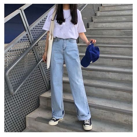 Korean Jeans Outfit, Jeans Outfit Korean, Loose Jeans Outfit, Light Blue Jeans Outfit, Women Closet, Straight Jeans Outfit, Denim Jeans Outfit, Korean Jeans, Outfit Korean Style