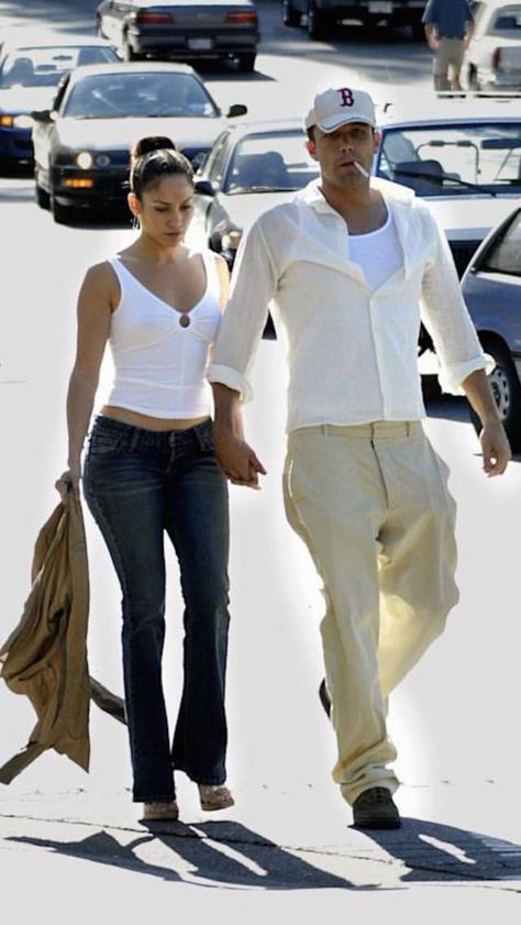 Jennifer Lopez Hair Color, Ben Affleck Jennifer Lopez, Jennifer Lopez And Ben Affleck, Jennifer Lopez Hair, Outfit 90s, Fashion Fail, Celebrity Lifestyle, Ben Affleck, Famous Faces