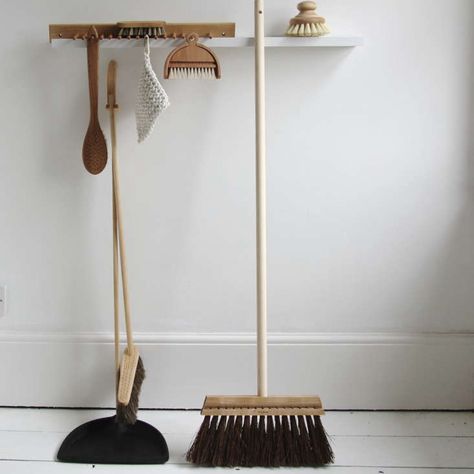 Iris Hantverk, Brooms And Brushes, Black Iris, Cleaning Gadgets, Zero Waste Living, Boot Room, Dust Pan, Clean Living, Handmade Beauty Products