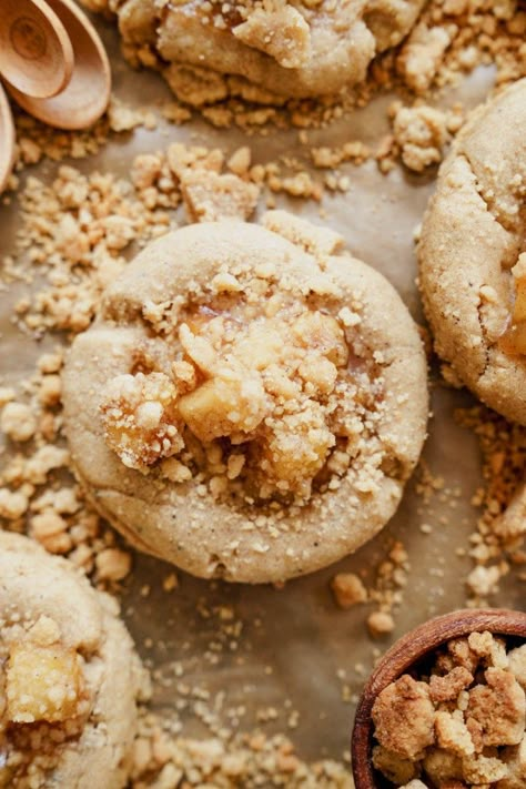 Apple Crumb Cookies, Fall Cookie Flavors, Fall Apple Desserts, Crumb Cookies, Cafe Van, Cupcake Packaging, Homemade Apple Pie Filling, Apple Pie Cookies, Apple Crumb