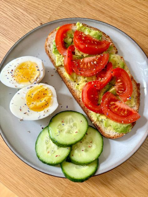 Easy Food Inspiration, Healthy Recipes Avocado, Easy Egg Breakfast Ideas Quick, Breakfast Avocado, Birthday Cake Decorating Ideas, Healthy Food Menu, Favorite Recipes Dinner, Cake Decorating Ideas, Healthy Food Dishes