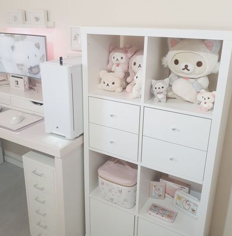 All White Room Ideas, Shoujo Aesthetic Room, Sanrio Bedroom, Sanrio Room, Study Desk Decor, Pink Room Decor, Room Redesign, Girly Room, Cute Room Ideas