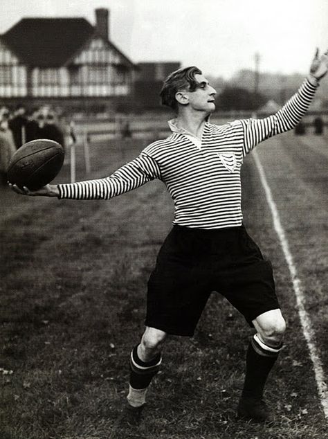 Rugby Photography, Rugby Vintage, Michael Carter, Sporting Legends, Australian Football, England Rugby, Nice Pictures, Vintage Mens Fashion, Popular Sports