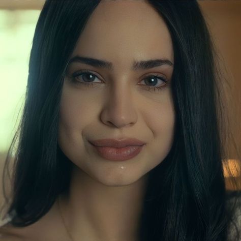 Sofia Carson as Cassie Salazar in Purple Hearts (2022) #purplehearts #purpleheartsmovie #purpleheartsicon #sofiacarsonicon #cassiesalazaricon #netflix #romancemovie Cassie Salazar, Sophia Carson, Purple Hearts, Modest Dresses Casual, Make Up Inspo, Heart Face, Sofia Carson, Beautiful Curls, Longer Eyelashes