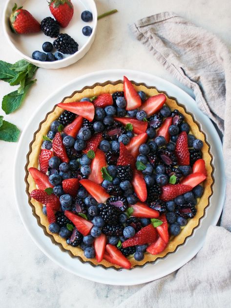 Fresh Fruit Tart Vanilla Bean Mousse, Fruit Tart Cake, Pies And Tarts, Fresh Fruit Tart, Geometric Cake, Perfect Pies, Pie Tart, Fruit Tart, Healthy Sweets Recipes