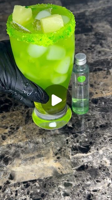 The Strawberri Show on Instagram: "Green Goblin Funky Punch 

🍹This drink is for my drinkers and non drinkers 😋🔥

🍹This recipe was easy, fast, and affordable 

Ingredients: 
Hawaiian Punch Berry Rush 
Pineapple Chunks in juice (use two cans for more tangy flavor) 
Lemon lime Sprite (top it off with sprite) 
I made a gallon 

Follow @thestrawberrishow for more easy recipes 

#thestrawberrishow #for #followforfollowback #foryou #foodie #fyp #drinks #punchbowl #drinklocal #spikeddrinks #sprite #hawaianpunch #food #foodie #instagood #viral #viraldrinks #easyrecipes #pineapple #drinking" Hawaiian Punch Recipes, Pineapple Chunks, Hawaiian Punch, Dinner Party Decorations, Drink Local, Punch Bowls, Green Goblin, Punch Recipes, Lemon Lime