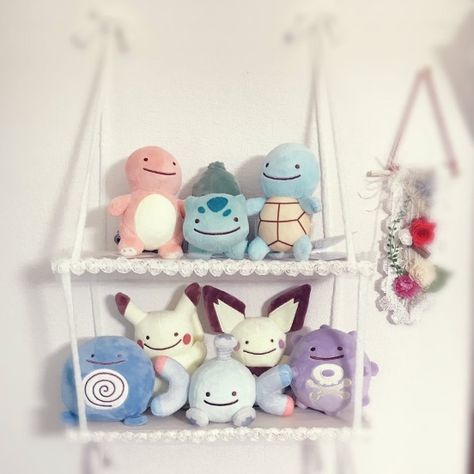 Aesthetic Plushie Display, Displaying Plushies, How To Display Plushies, Plush Display Ideas, Plush Organization Ideas, Plush Organization, Plushie Collection Display, Plush Collection Display, Plushie Display Ideas